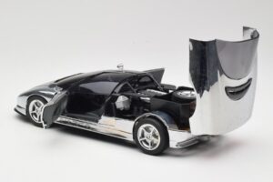 BMW Nazca M12 Chrome Silver Revell 1:18 08916 Metal - imagen 5 de 8