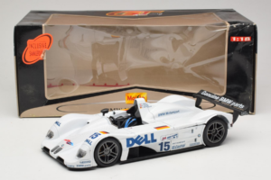 BMW V12 LMR #15 Y. Dalmas / J. Winkelhock / P. Martini 24 Hours of Le Mans Winner 1999 Maisto 1:18 56062 Metal - imagen 8 de 8