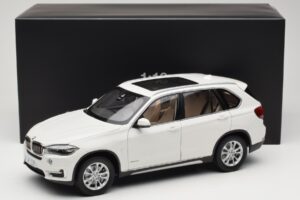 BMW X5 E70 Alpine White Paragon 1:18 PA-97073 Metal - imagen 8 de 8
