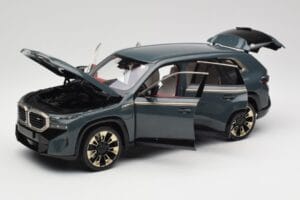 BMW XM G09 Isle of Man Green Minichamps 1:18 110023300 Metal - imagen 2 de 8