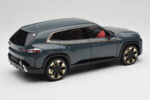 BMW XM G09 Isle of Man Green Minichamps 1:18 110023300 Metal - imagen 3 de 8