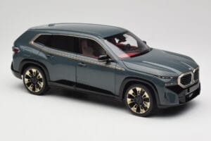 BMW XM G09 Isle of Man Green Minichamps 1:18 110023300 Metal - imagen 6 de 8
