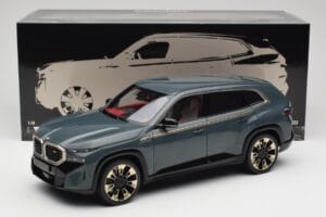 BMW XM G09 Isle of Man Green Minichamps 1:18 110023300 Metal - imagen 8 de 8
