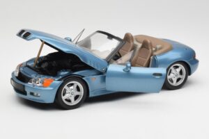 BMW Z3 E36/7 James Bond Goldeneye Azul Metálico UT Models 1:18 180024336 Metal - imagen 2 de 8
