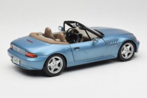 BMW Z3 E36/7 James Bond Goldeneye Azul Metálico UT Models 1:18 180024336 Metal - imagen 3 de 8
