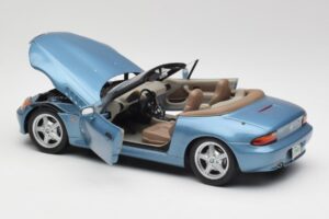 BMW Z3 E36/7 James Bond Goldeneye Azul Metálico UT Models 1:18 180024336 Metal - imagen 5 de 8