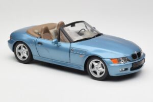 BMW Z3 E36/7 James Bond Goldeneye Azul Metálico UT Models 1:18 180024336 Metal - imagen 6 de 8
