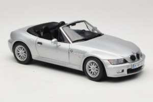 BMW Z3 Roadster 1.8 Plata Edición Concesionario UT Models 1:18 80439411712 Metal - imagen 6 de 8