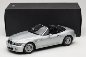 BMW Z3 Roadster 1.8 Plata Edición Concesionario UT Models 1:18 80439411712 Metal - imagen 8 de 8