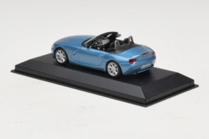 BMW Z4 E85 Descapotable Light Blue Metallic Minichamps 1:43 BMW016 Metal - imagen 3 de 4