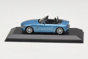 BMW Z4 E85 Descapotable Light Blue Metallic Minichamps 1:43 BMW016 Metal