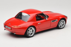 BMW Z8 Rojo Kyosho 1:18 80439411730 Metal - imagen 4 de 9