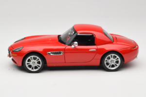 BMW Z8 Rojo Kyosho 1:18 80439411730 Metal - imagen 5 de 9
