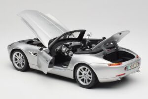 BMW Z8 E52 Titanium Silver Maisto 1:18 536896 Metal - imagen 5 de 8