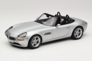 BMW Z8 Plata 007 The World Is Not Enough AUTOart 1:18 70511 Metal