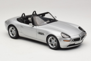 BMW Z8 Plata 007 The World Is Not Enough AUTOart 1:18 70511 Metal - imagen 6 de 8