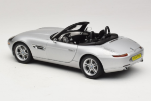 BMW Z8 Plata 007 The World Is Not Enough AUTOart 1:18 70511 Metal - imagen 7 de 8