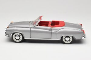 Borgward Isabella Cabriolet Plata Revell 1:18 8411 Metal - imagen 4 de 8