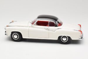 Borgward Isabella Cupé Blanco Revell 1:18 08982-W1 Metal - imagen 4 de 8
