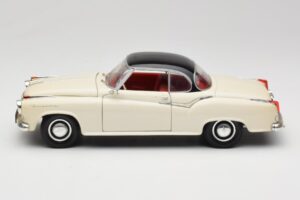 Borgward Isabella Coupe Blanco Revell 1:18 8859 Metal - imagen 4 de 8