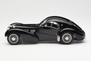Bugatti 57SC Atlantic Negro CMC 1:18 M-085 Metal - imagen 3 de 6