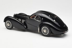 Bugatti 57SC Atlantic Negro CMC 1:18 M-085 Metal - imagen 5 de 6