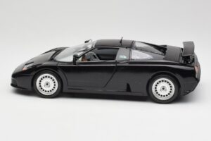 Bugatti EB110 Negro Bburago 1:18 3055 Metal - imagen 4 de 8