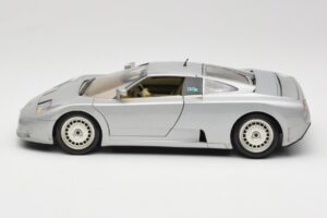 Bugatti EB110 Plata Bburago 1:18 3035-S Metal - imagen 4 de 8