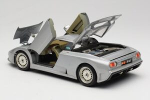 Bugatti EB110 Plata Bburago 1:18 3035-S Metal - imagen 5 de 8