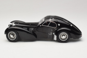 Bugatti Type 57 SC Atlantic Negro Solido 1:18 S1802101 Metal - imagen 3 de 6