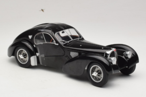 Bugatti Type 57 SC Atlantic Negro Solido 1:18 S1802101 Metal - imagen 4 de 6