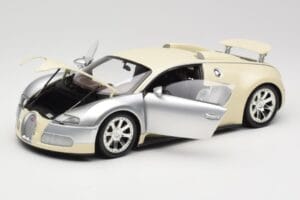 Bugatti Veyron Edition Centenaire Chrome Beige Minichamps 1:18 100110854 Metal - imagen 2 de 8