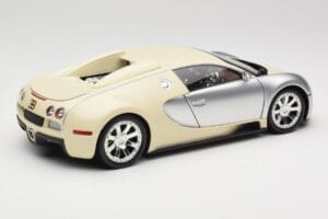 Bugatti Veyron Edition Centenaire Chrome Beige Minichamps 1:18 100110854 Metal - imagen 3 de 8