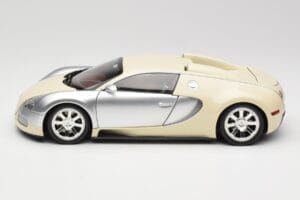 Bugatti Veyron Edition Centenaire Chrome Beige Minichamps 1:18 100110854 Metal - imagen 4 de 8