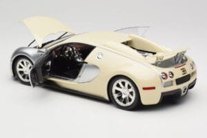 Bugatti Veyron Edition Centenaire Chrome Beige Minichamps 1:18 100110854 Metal - imagen 5 de 8
