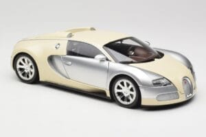 Bugatti Veyron Edition Centenaire Chrome Beige Minichamps 1:18 100110854 Metal - imagen 6 de 8