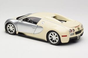 Bugatti Veyron Edition Centenaire Chrome Beige Minichamps 1:18 100110854 Metal - imagen 7 de 8