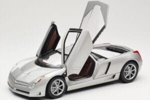 Cadillac Cien Plata Hot Wheels 1:18 57296 Metal - imagen 2 de 8