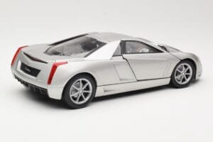 Cadillac Cien Plata Hot Wheels 1:18 57296 Metal - imagen 3 de 8