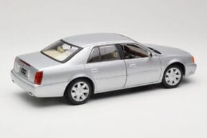Cadillac DeVille DTS Maisto 1:18 56061 Metal - imagen 3 de 8