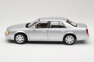 Cadillac DeVille DTS Maisto 1:18 56061 Metal - imagen 4 de 8