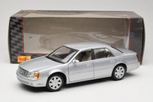 Cadillac DeVille DTS Maisto 1:18 56061 Metal - imagen 8 de 8