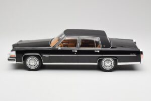 Cadillac Fleetwood Brougham Negro MCG 1:18 MCG18250 Metal - imagen 3 de 6