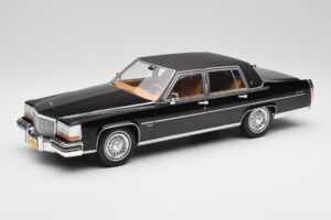 Cadillac Fleetwood Brougham Negro MCG 1:18 MCG18250 Metal