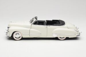 Cadillac Series 62 Descapotable Blanco Anson 1:18 30335 Metal - imagen 4 de 8
