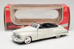 Cadillac Series 62 Descapotable Blanco Anson 1:18 30335 Metal - imagen 8 de 8