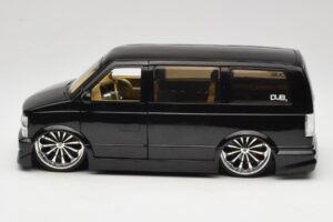 Chevrolet Astro Van Tuned Negro Jada 1:18 63122 Metal - imagen 4 de 8