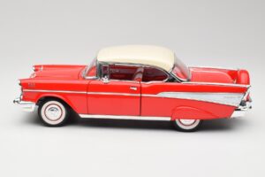 Chevrolet Bel Air Matador Rojo & India Marfil Road Legends 1:18 92109 Metal - imagen 4 de 8