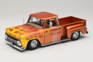 Chevrolet C-10 Stepside Pickup Lowrider Naranja con Llama Sun Star 1:18 1392 Metal