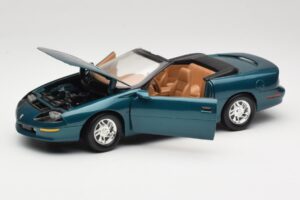 Chevrolet Camaro Z28 Descapotable Verde American Muscle 1:18 7231D0 Metal - imagen 2 de 8